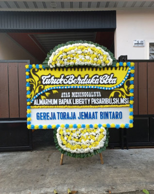 Papan Bunga Duka di Senalang