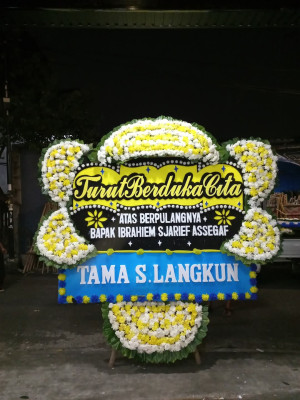 Papan Bunga Duka di Senalang